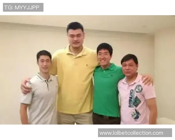 姚明发球与李连杰武术的完美结合展现体育与艺术的魅力与力量