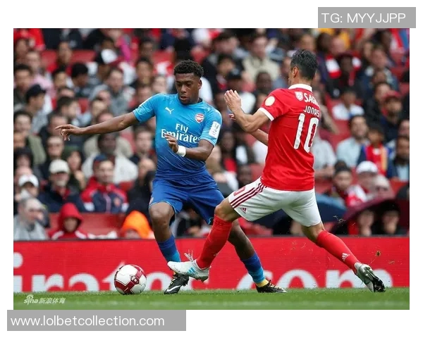 欧联杯激战阿森纳与本菲卡握手言和精彩瞬间引发全场热烈反响