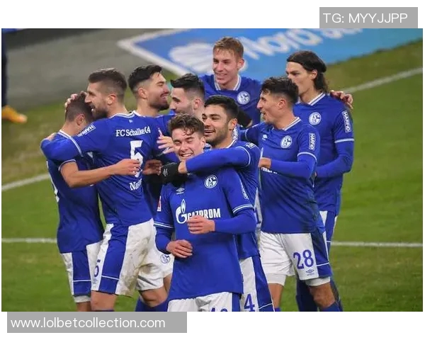 德甲焦点战巴萨与里昂互交白卷乌龙球引发全场争议判罚热议